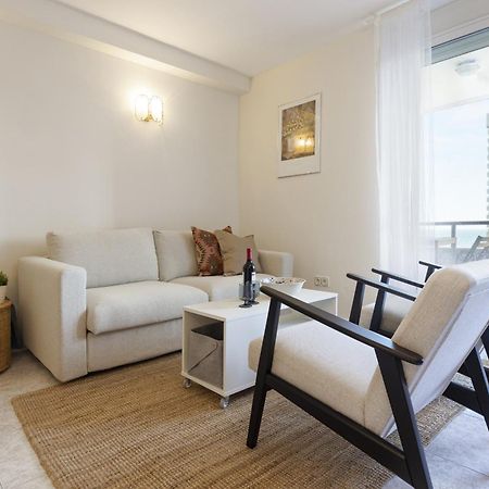 Beachfront Apartment With Terrace And Seaviews Фуенхірола Екстер'єр фото