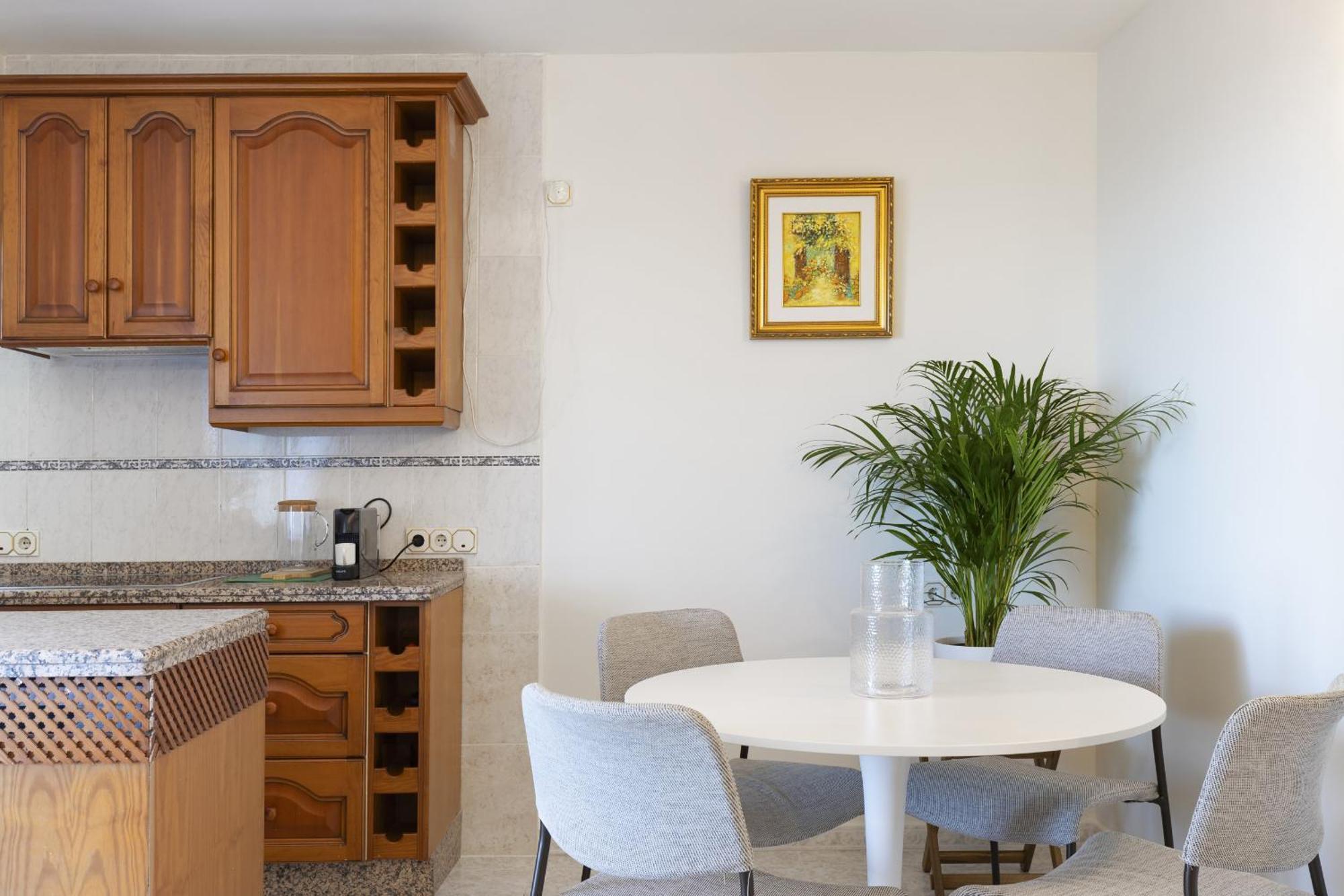 Beachfront Apartment With Terrace And Seaviews Фуенхірола Екстер'єр фото