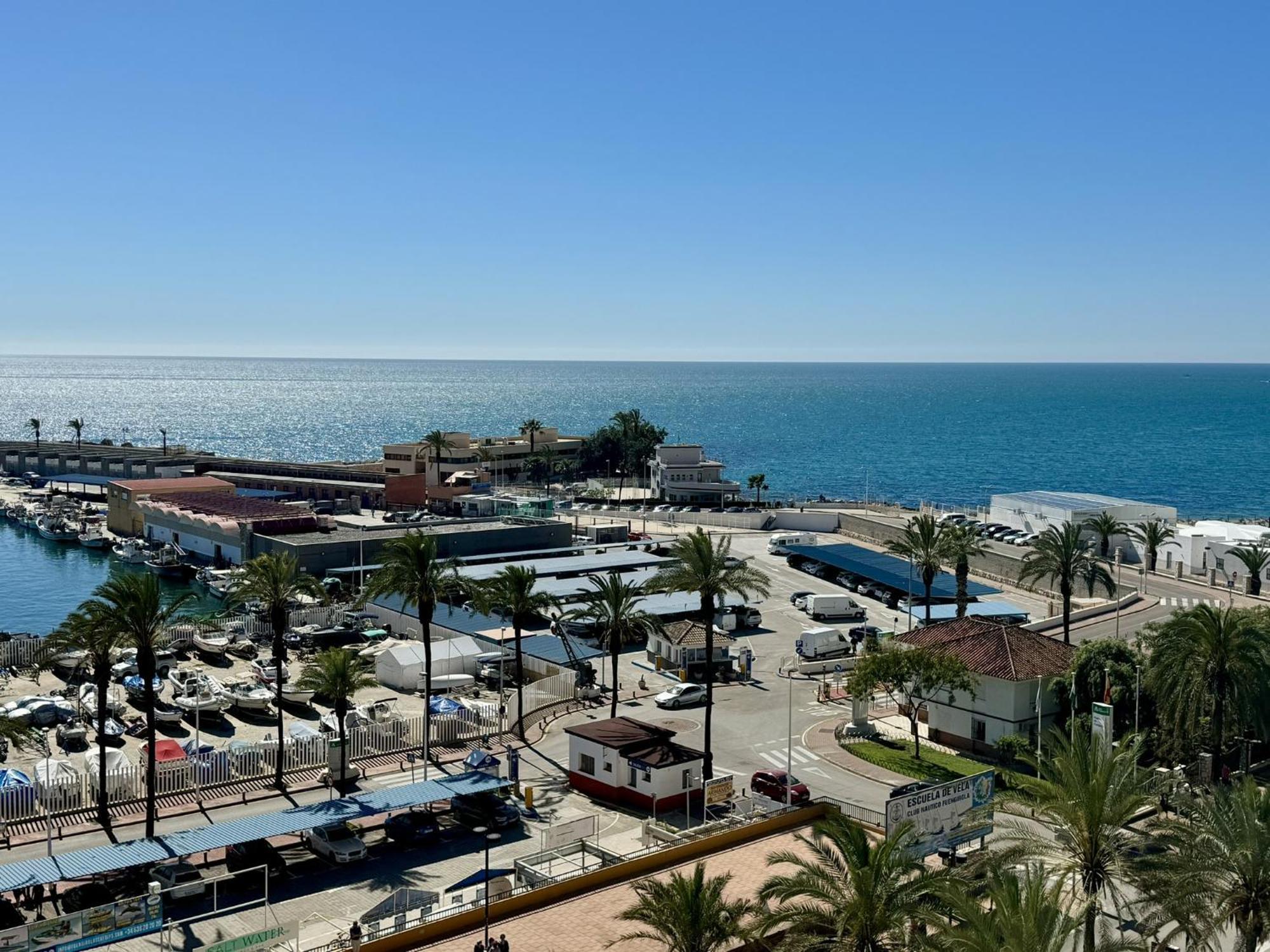 Beachfront Apartment With Terrace And Seaviews Фуенхірола Екстер'єр фото